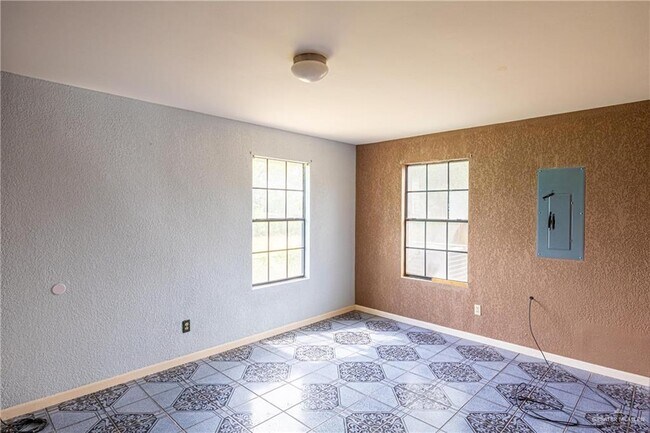 Building Photo - 18 Expressway 83