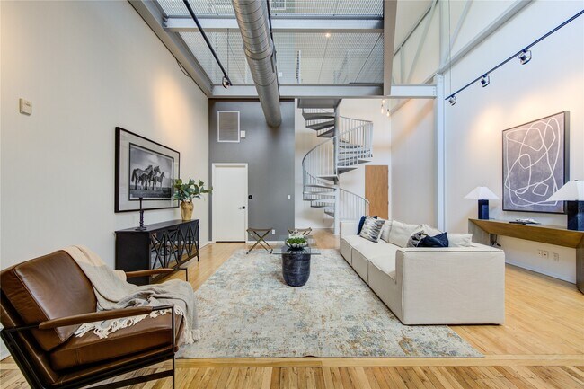 Building Photo - 1312 Live Oak St