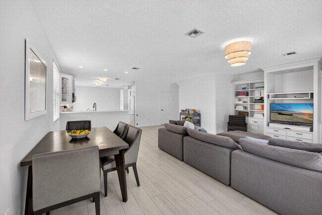 Building Photo - 2114 Chagall Cir