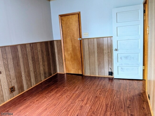 Building Photo - 373 Lincoln St