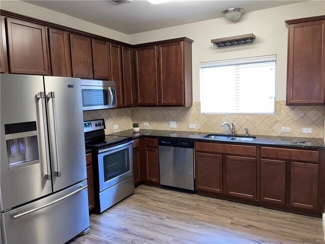 Building Photo - 2001 Faro Dr