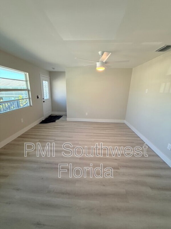 Building Photo - 5039 N Beach Rd