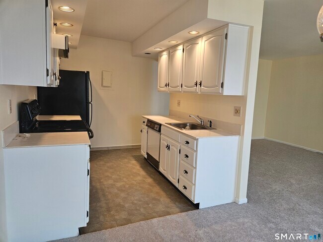 Building Photo - 50 Aiken St