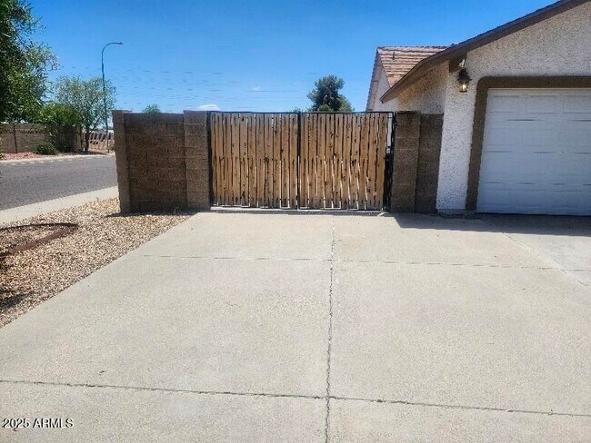 Building Photo - 8903 W El Caminito Dr