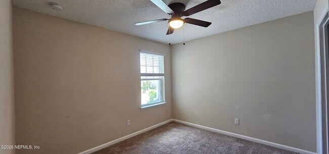 Building Photo - 221 Richmond Dr