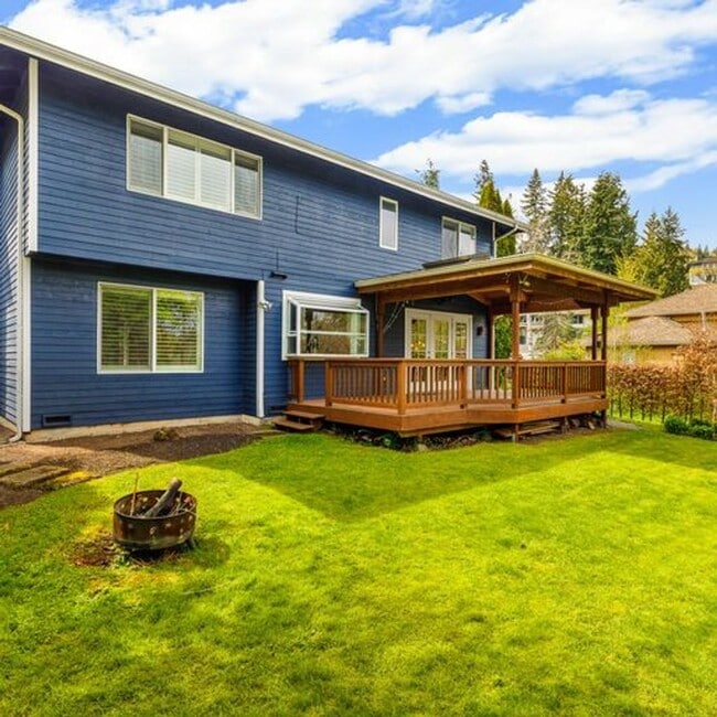 Building Photo - Secluded Lake Sammamish 3 bedroom plus bonus room!