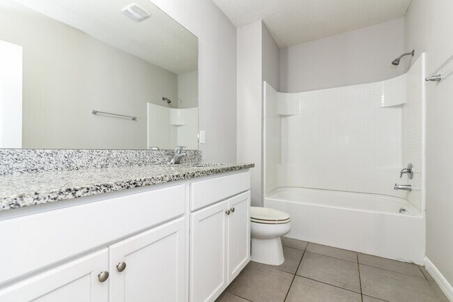 Building Photo - 956 Louvre Ct