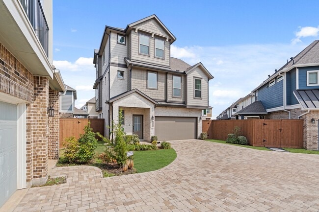 Building Photo - 23914 Sumac Blf Trl