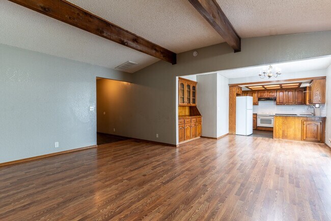Building Photo - Cute Yukon Home
