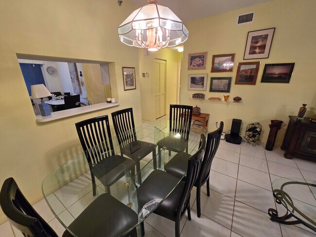 Building Photo - 5084 Rose Hill Dr