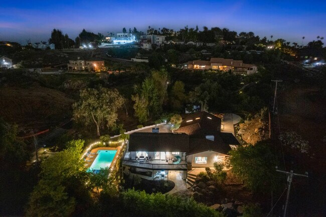 Building Photo - 5048 Bluff Pl