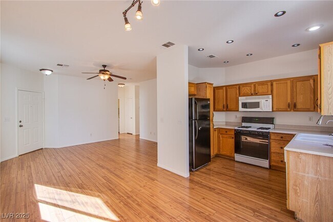 Building Photo - 8836 Iron Hitch Ave