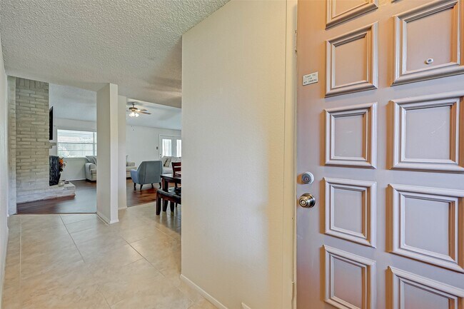 Building Photo - 16355 Sierra Grande Dr