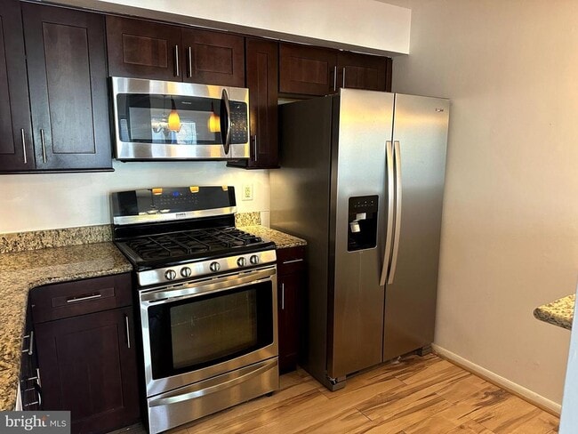 Building Photo - 102 Sequoia Ct