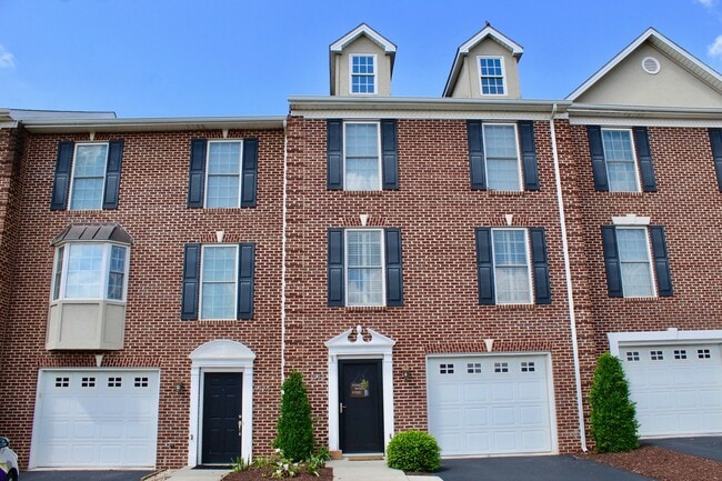 Primary Photo - Large Townhome with a garage for rent! Lar...