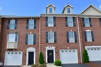 Building Photo - Large Townhome with a garage for rent! Lar...