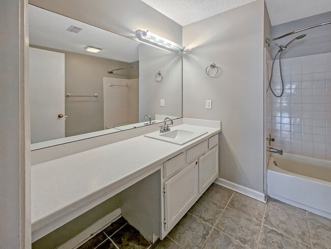 Building Photo - Stylish 2-Bedroom, 2-Bath End-Unit Condo i...