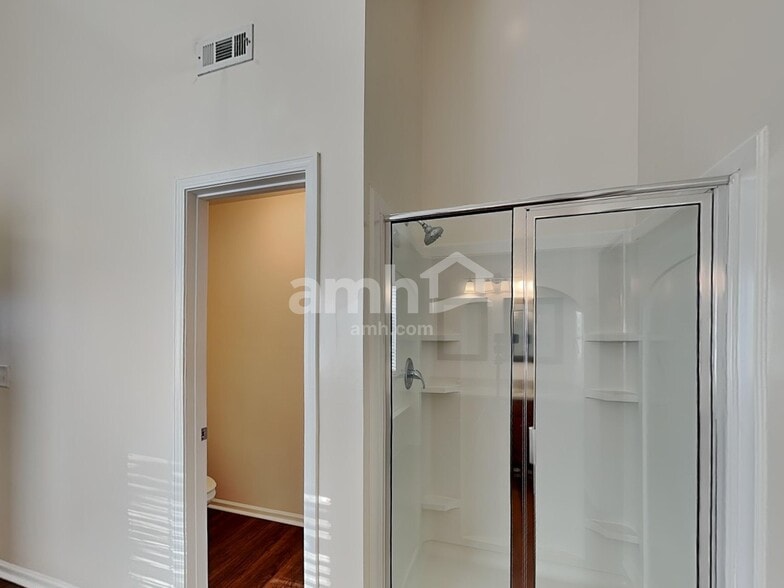 Building Photo - 19005 Kanawha Dr