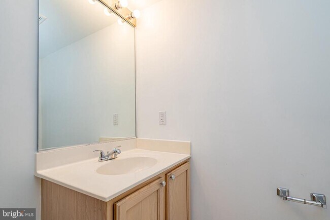 Building Photo - 2507 James Maury Dr