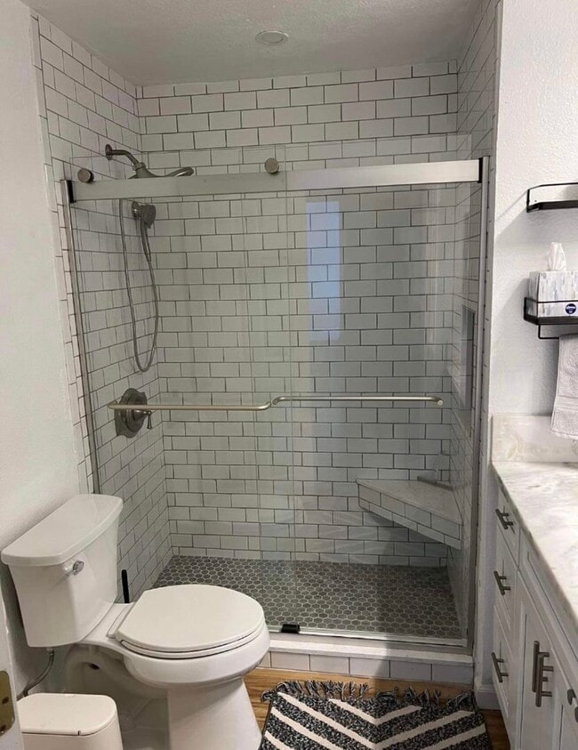 Building Photo - Golden Hill Gem: Spacious Furnished 2BR with City Convenience