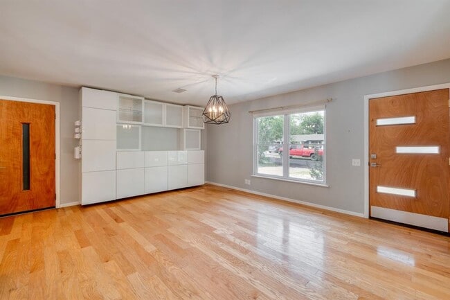 Building Photo - 1413 Berkshire Dr