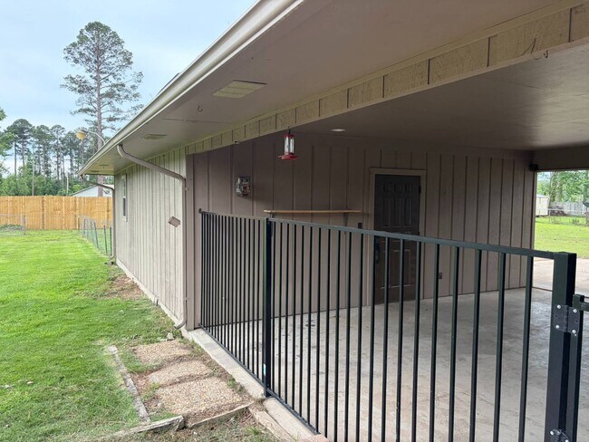 Building Photo - 82 Old Eldorado Rd