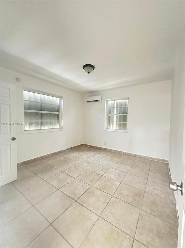 Primary Photo - 3452 SW 7th St