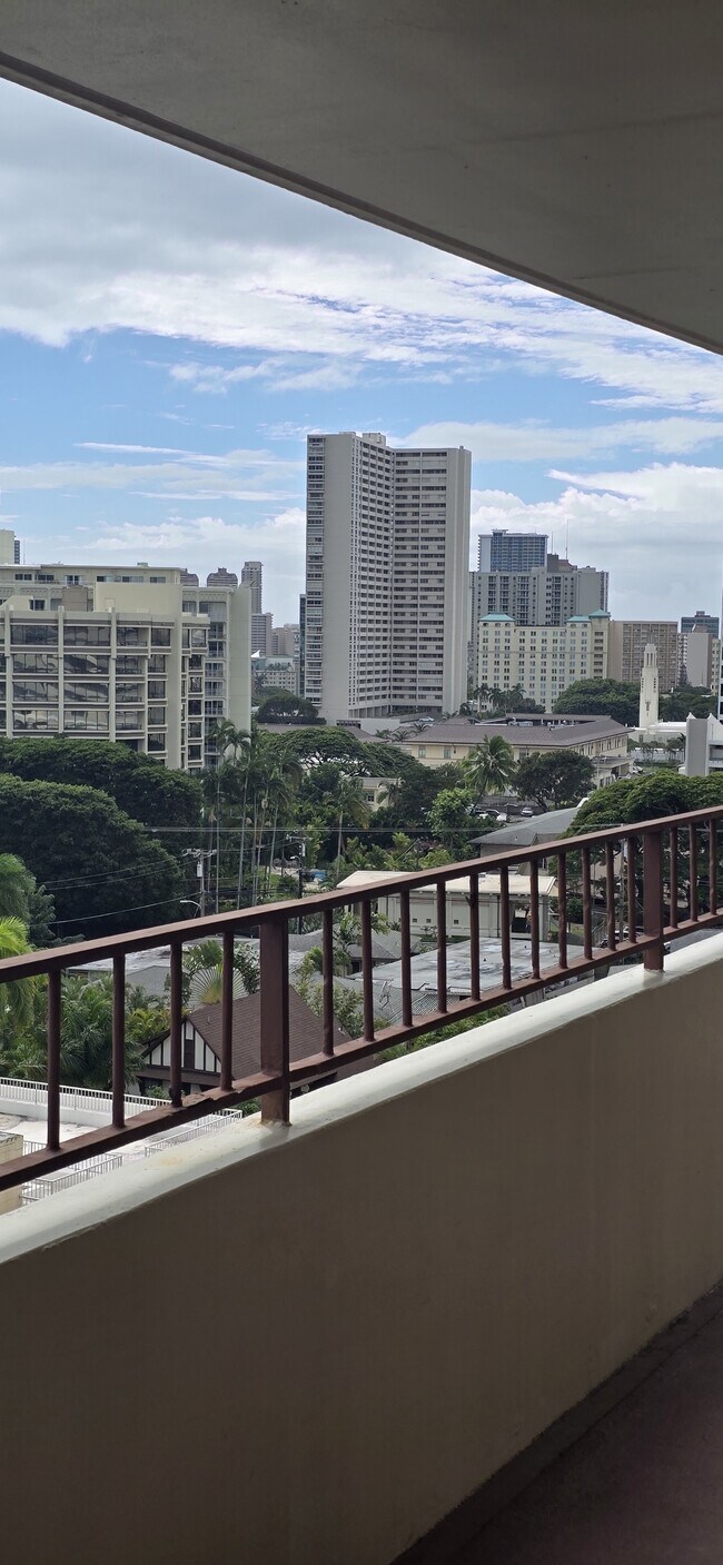 Building Photo - 1710 Makiki St