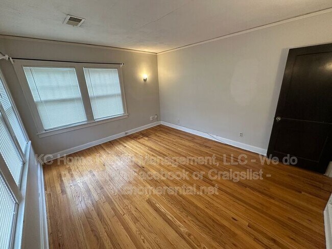 Building Photo - 207 W 51 Terrace