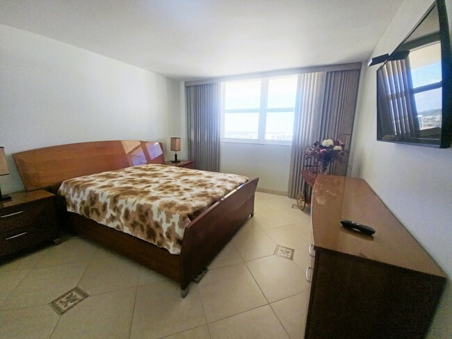 Building Photo - 1833 S Ocean Dr