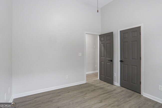 Building Photo - 652 Hugh St SW