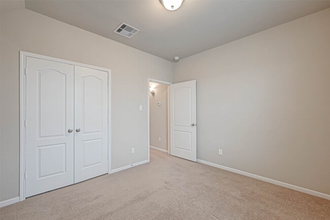 Building Photo - 2111 Post Oak Ct