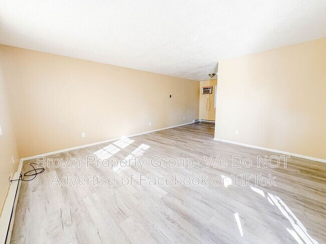 Building Photo - 2310 Barrington Cir