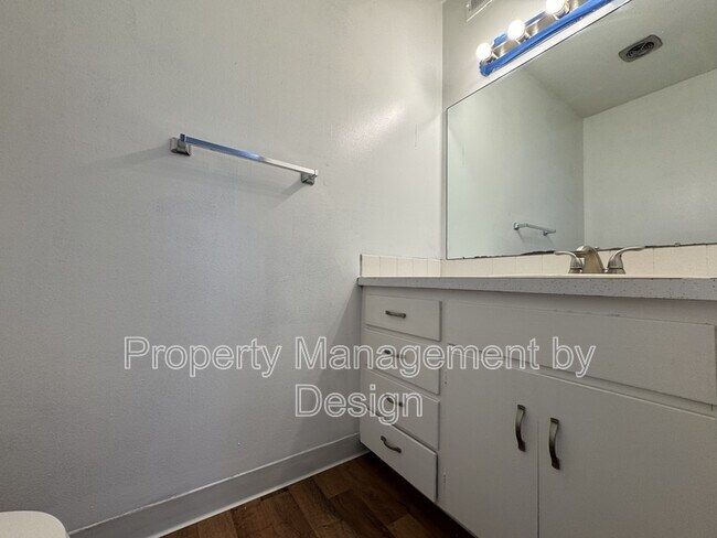 Building Photo - 1039 5th St