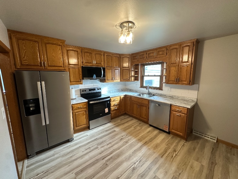 Building Photo - 3019 S Prairie Ave