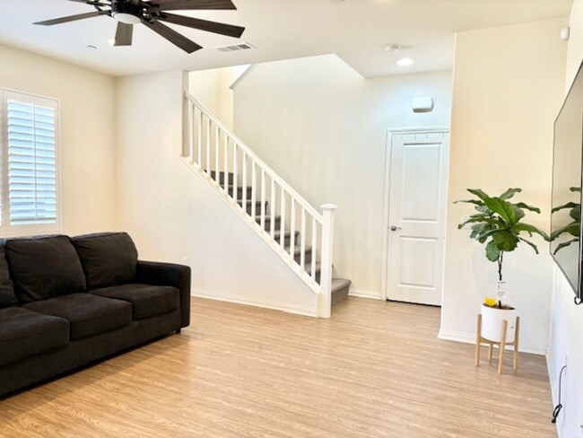 Building Photo - Riverpark | 4Bed + 3Bath | Oxnard | Whalen