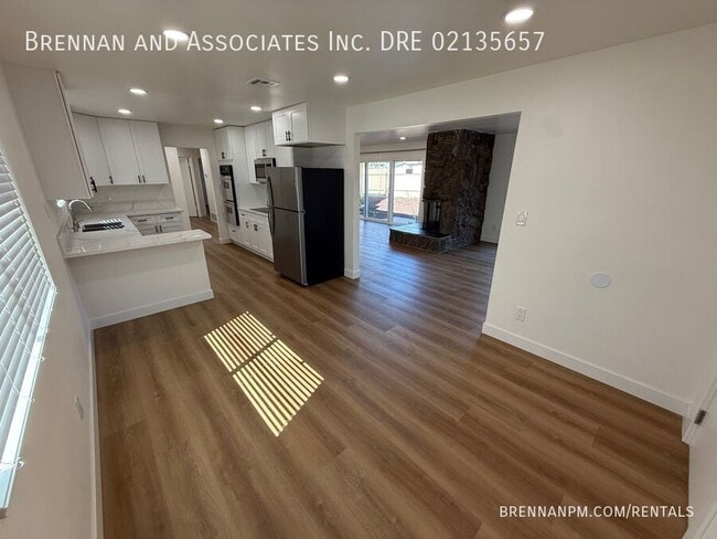 Building Photo - 35 Flower St