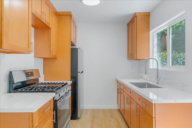 Building Photo - 3528 2nd St