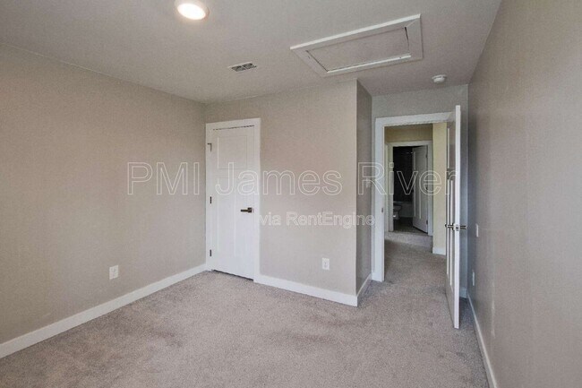 Building Photo - 8225 Spiral Dr