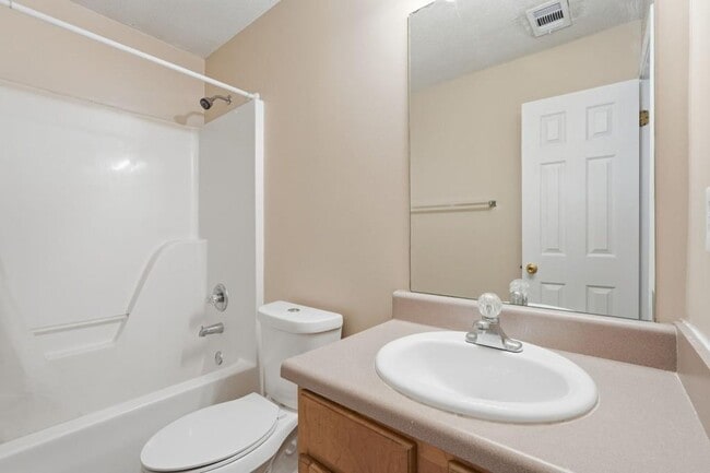 Building Photo - 589 Wren Walk