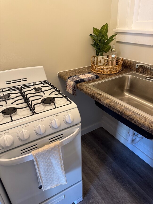 Building Photo - 1101 S 7th St