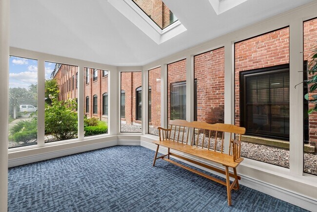 Building Photo - 21 Linden St