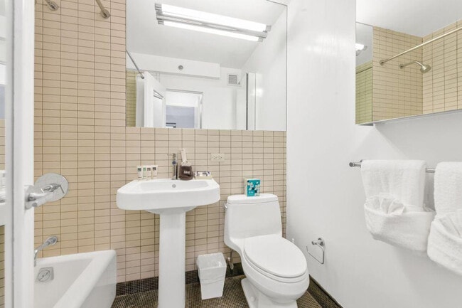 Building Photo - 222 E 39th St