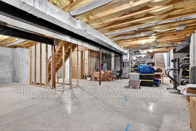 Building Photo - 2137 Roswell Dr