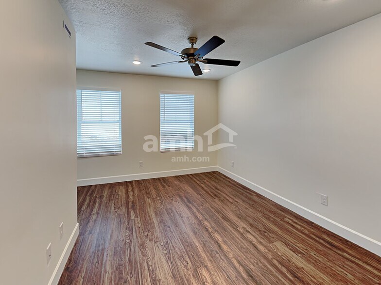 Building Photo - 6041 W Copperhawk Dr