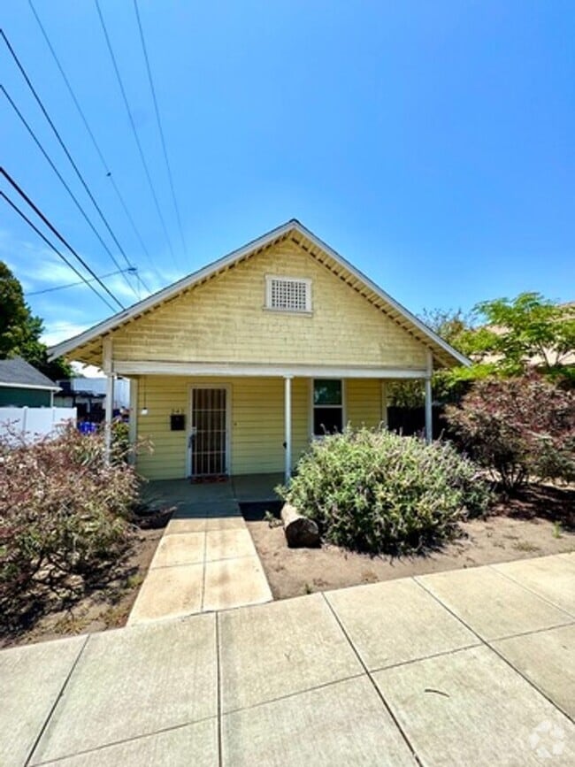 Building Photo - Old World Charm 2 bedroom / 1 bath