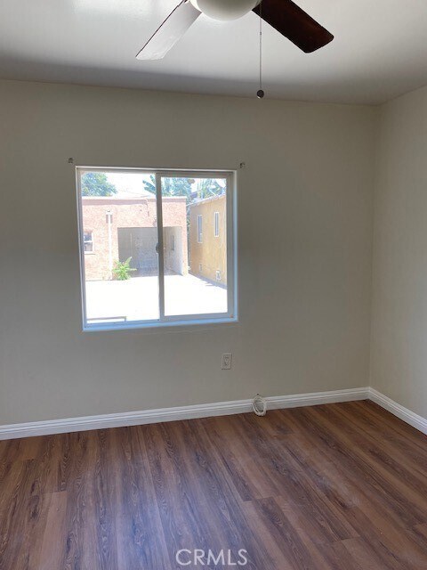 Building Photo - 1441 W Vernon Ave