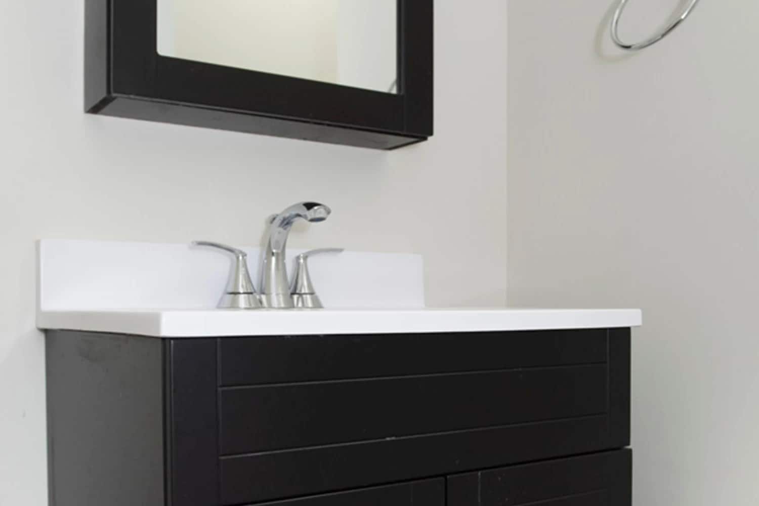 Building Photo - 917 W Waveland Ave