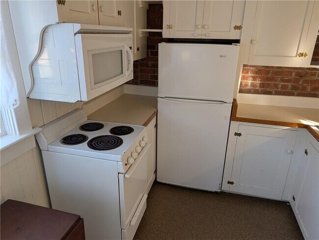 Building Photo - 25 Waterway