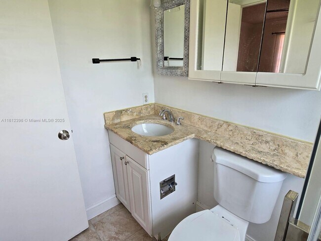 Building Photo - 1120 Parkside Green Dr
